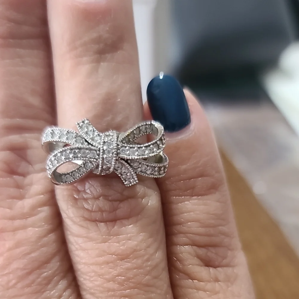 Elegant Silver Bow Ring - Picture 2 of 5